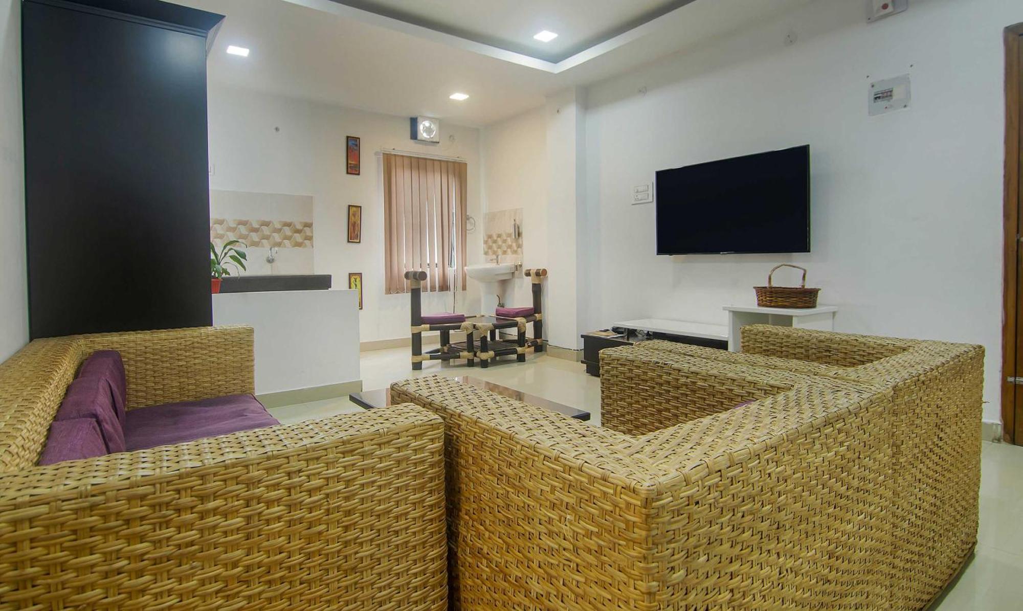 Hotel Collection O The Blu Bell Nizarapar Path Guwahati Exterior foto