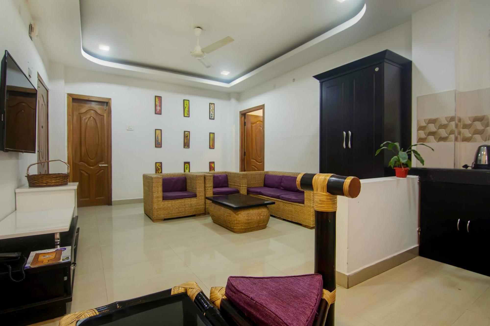 Hotel Collection O The Blu Bell Nizarapar Path Guwahati Exterior foto