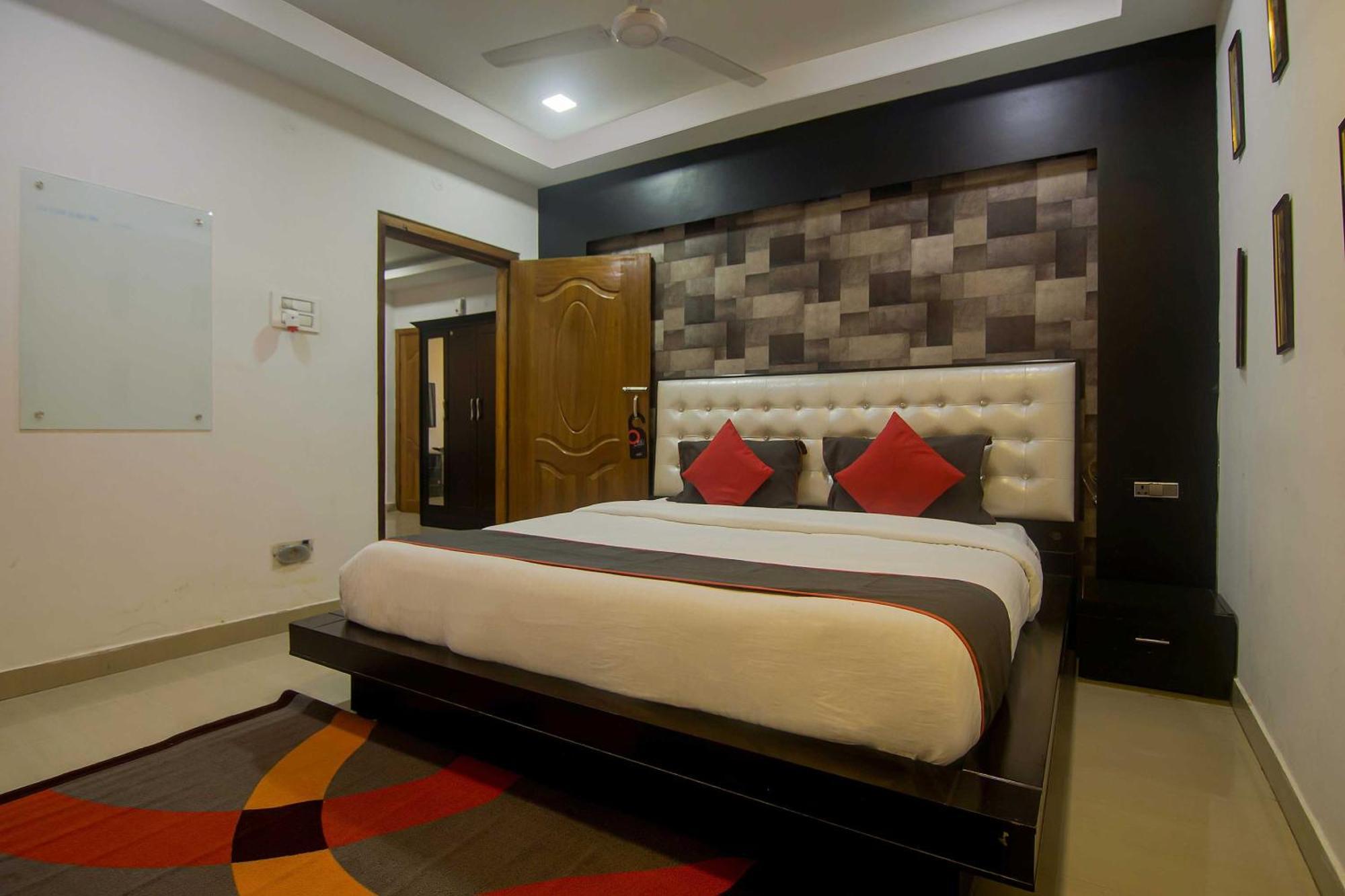 Hotel Collection O The Blu Bell Nizarapar Path Guwahati Exterior foto