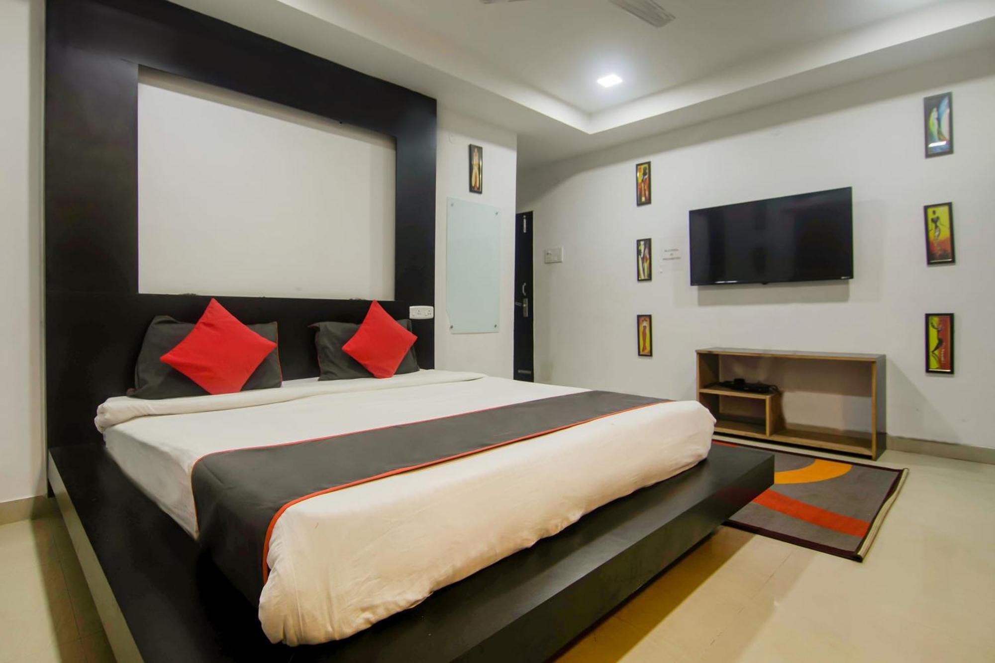 Hotel Collection O The Blu Bell Nizarapar Path Guwahati Exterior foto
