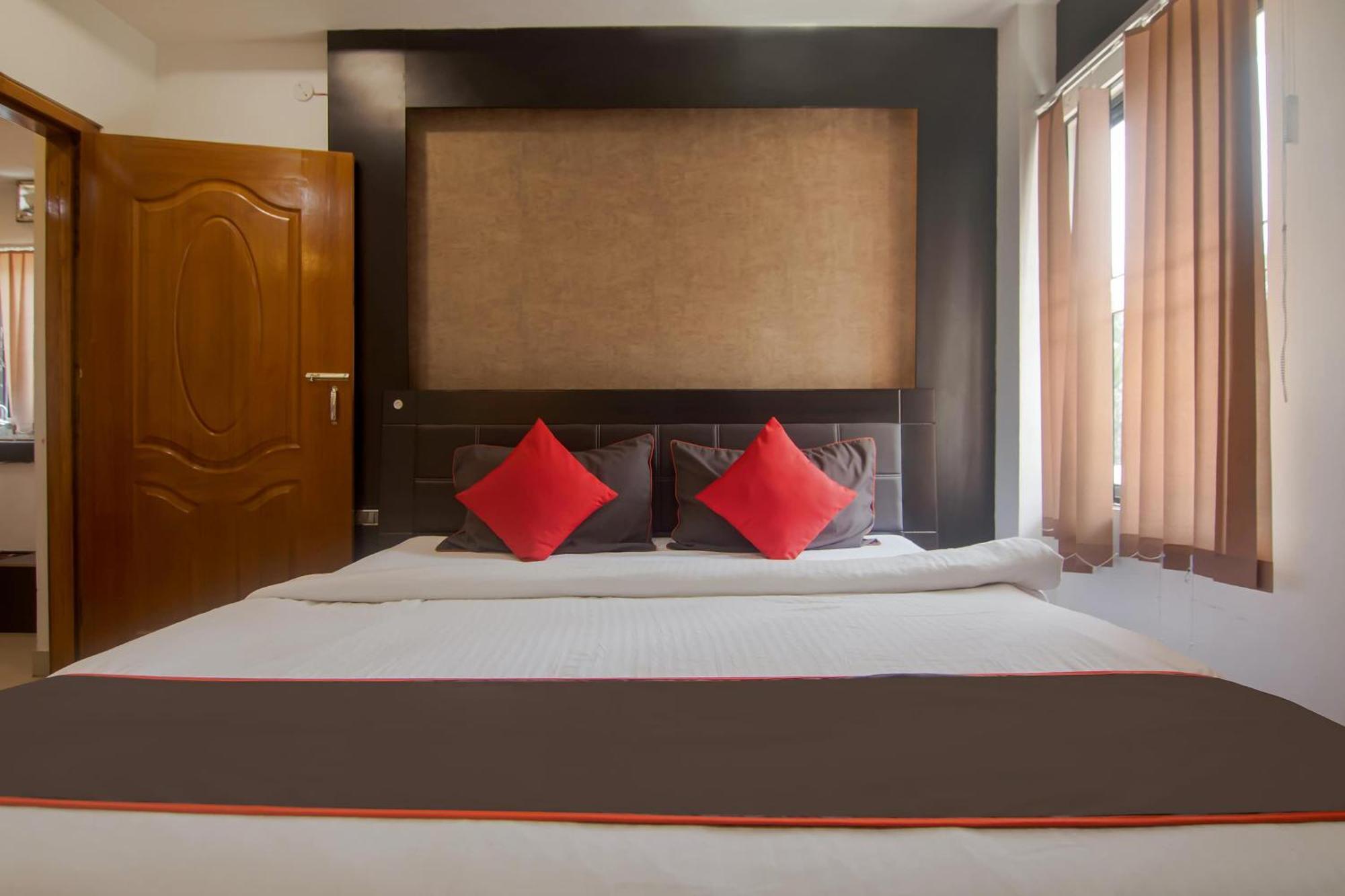 Hotel Collection O The Blu Bell Nizarapar Path Guwahati Exterior foto