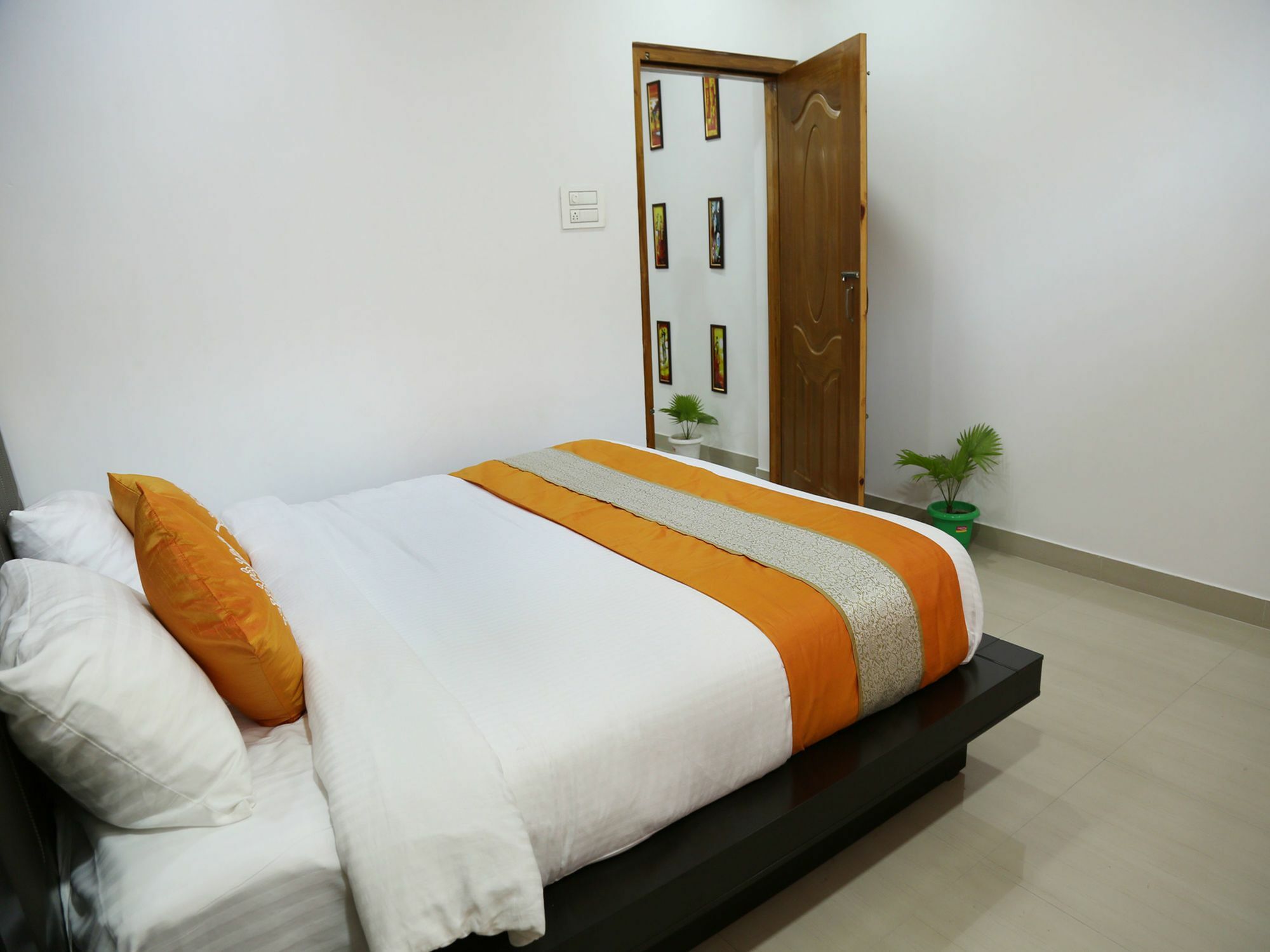 Hotel Collection O The Blu Bell Nizarapar Path Guwahati Exterior foto